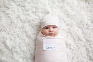 Lulujo Hello World Hat & Swaddle Set – Baby Pink
